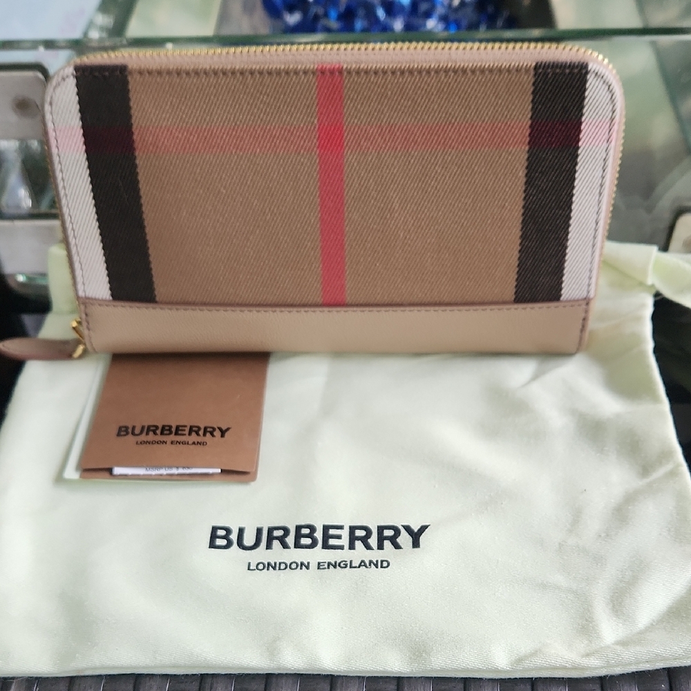 Burberry Chestnut Beige Checkered Zip Wallet NWT